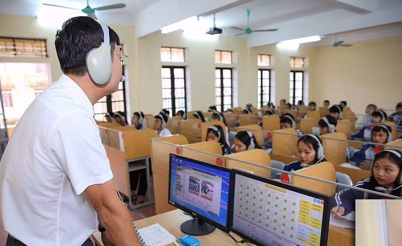 Trong giờ học Ngoại ngữ tại Trường THPT Phạm Hồng Thái (Hưng Nguyên, Nghệ An). Ảnh: NT