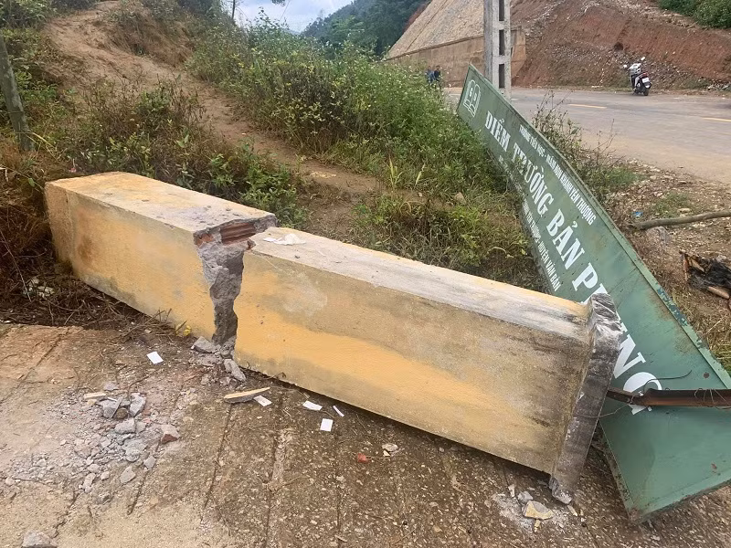 Cổng trường đổ khiến 3 học sinh thiệt mạng tại Lào Cai. 