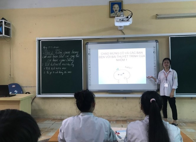 Học sinh tự điều hành giờ sinh hoạt lớp. Học sinh tự điều hành giờ sinh hoạt lớp.