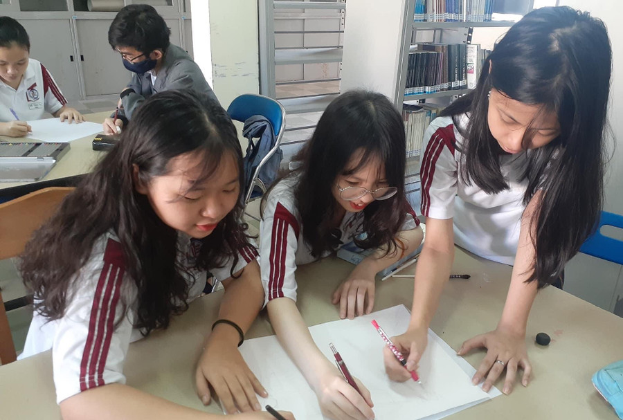 Học sinh Trường THPT Trần Đại Nghĩa làm việc nhóm trong giờ học. Học sinh Trường THPT Trần Đại Nghĩa làm việc nhóm trong giờ học.