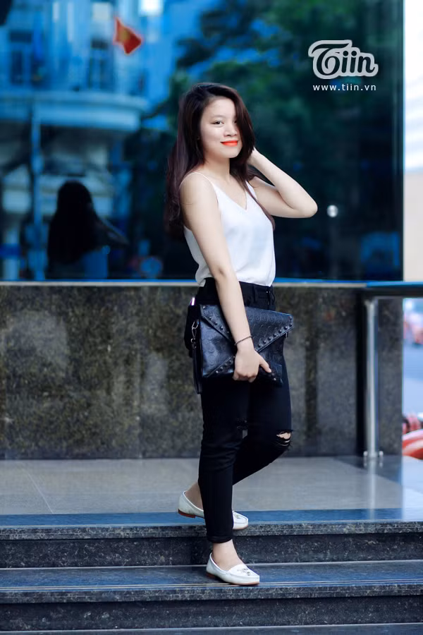 Giới trẻ Hà Nội đọ sắc với trang phục mát mẻ quyến rũ