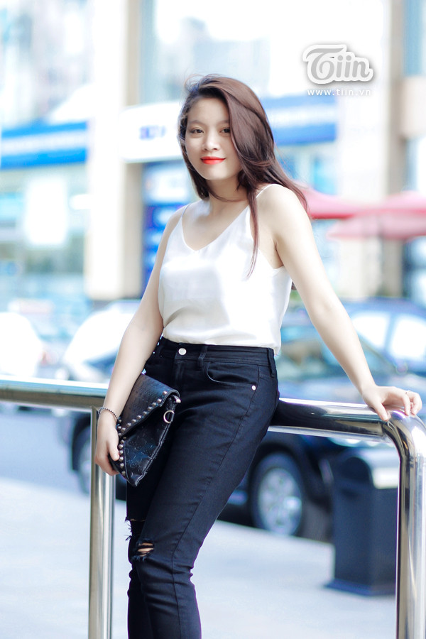 Giới trẻ Hà Nội đọ sắc với trang phục mát mẻ quyến rũ