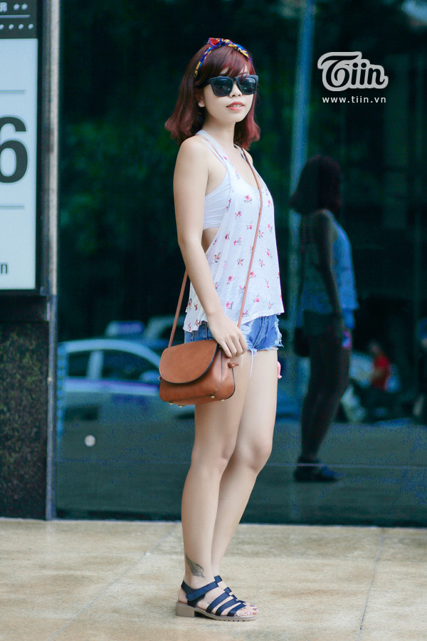 Giới trẻ Hà Nội đọ sắc với trang phục mát mẻ quyến rũ