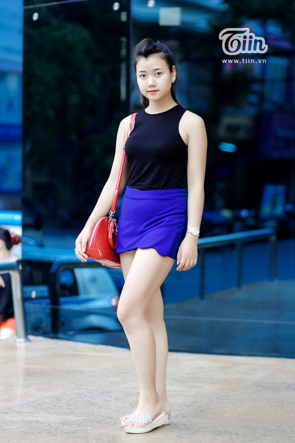 Giới trẻ Hà Nội đọ sắc với trang phục mát mẻ quyến rũ