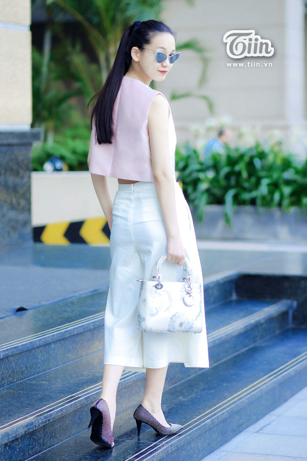 Giới trẻ Hà Nội đọ sắc với trang phục mát mẻ quyến rũ