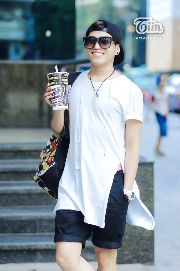 Giới trẻ Hà Nội đọ sắc với trang phục mát mẻ quyến rũ