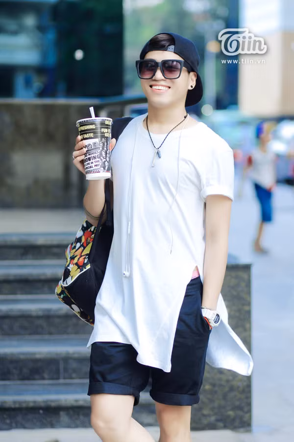 Giới trẻ Hà Nội đọ sắc với trang phục mát mẻ quyến rũ