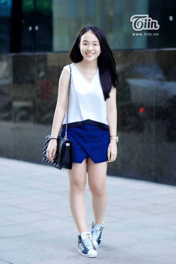 Giới trẻ Hà Nội đọ sắc với trang phục mát mẻ quyến rũ