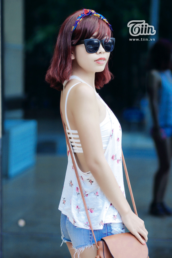 Giới trẻ Hà Nội đọ sắc với trang phục mát mẻ quyến rũ