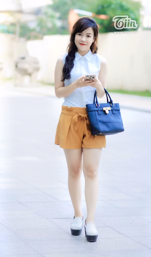 Giới trẻ Hà Nội đọ sắc với trang phục mát mẻ quyến rũ