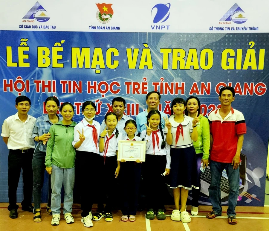 An Giang tổng kết trao 47 chứng nhận cho các tác giả, nhóm tác giải xuất sắc Hội thi Tin học trẻ năm 2023.