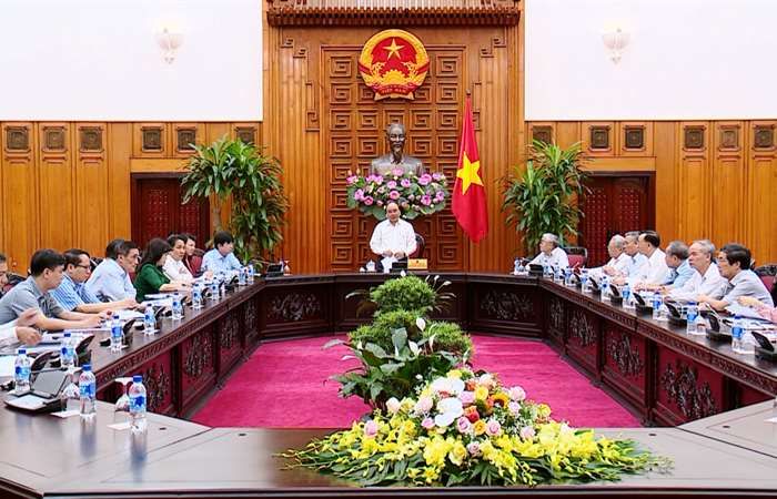 Thủ tướng Nguyễn Xuân Phúc phát biểu tại buổi làm việc với Hội Cựu giáo chức Việt Nam. Ảnh: TTXVN