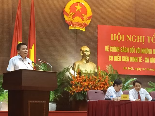 Ông Trần Kim Tự - Phó Cục trưởng Cục Nhà giáo và CBQL giáo dục phát biểu tại hội nghị