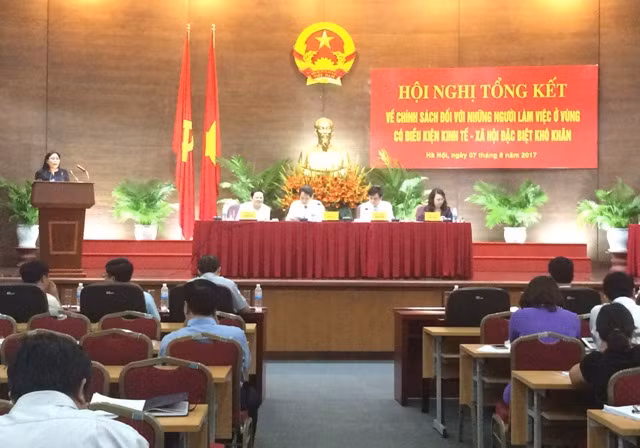 Hội nghị tổng kết các nghị định của Chính phủ về chính sách với cán bộ, công chức, viên chức và lực lượng vũ trang công tác ở vùng có điều kiện KT-XH đặc biệt khó khăn