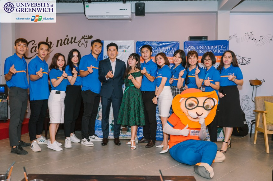 SV Trường ĐH Greenwich (Việt Nam) - cơ sở tại Cần Thơ và HS lớp 12 được chia sẻ kinh nghiệm học tập và trang bị nhiều kỹ năng quan trọng thông qua buổi Coffee Talk