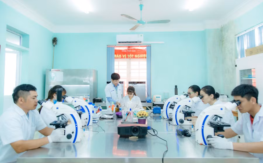 Phòng thực hành thực tập với thiết bị hiện đại được đầu tư từ Dự án SAHEP-VNUA góp phần nâng cao chất lượng đào tạo.