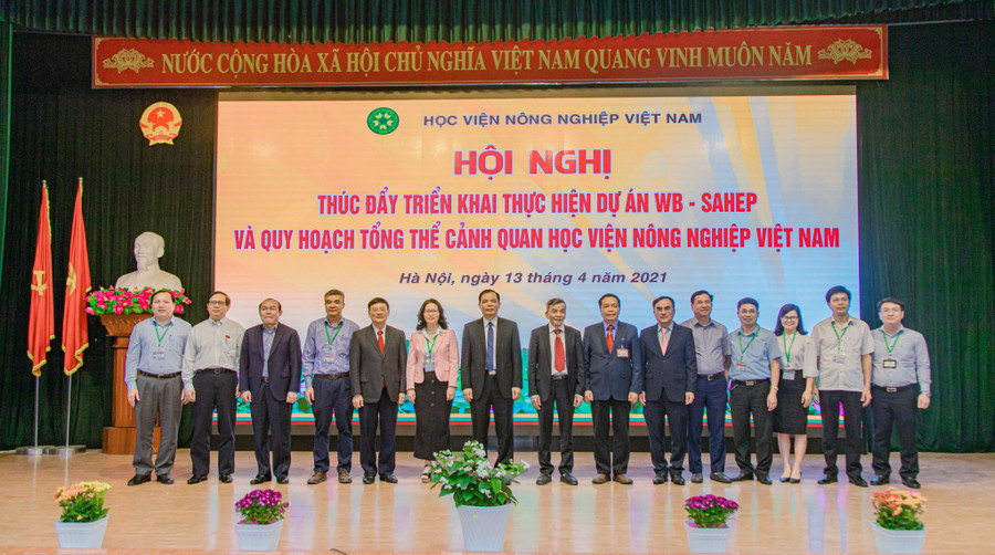 Hội nghị thúc đẩy triển khai thực hiện Dự án SAHEP-VNUA và quy hoạch tổng thể cảnh quan Học viện Nông nghiệp Việt Nam.