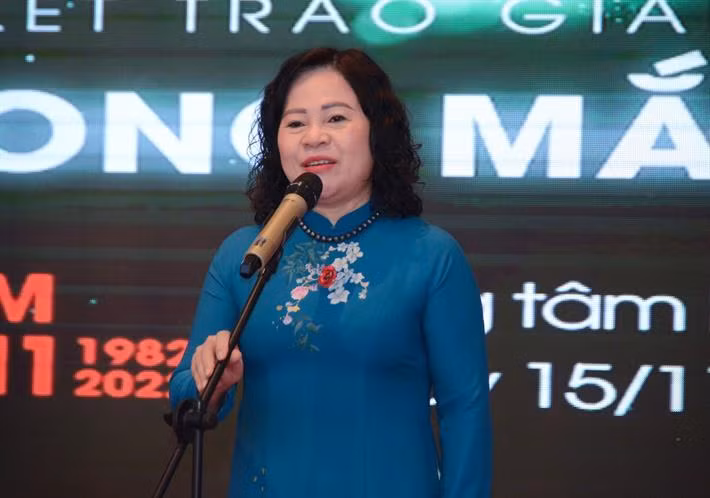 Thứ trưởng Bộ GD&ĐT Ngô Thị Minh phát biểu tại lễ tổng kết và trao giải cuộc thi “Thầy cô trong mắt em” năm 2022.