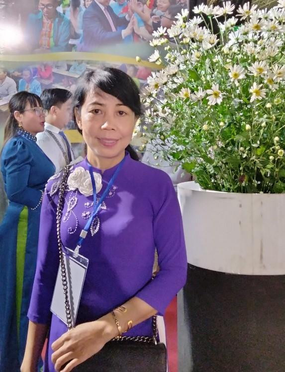 Cô Đỗ Thị Hồi - một trong 400 nhà giáo tiêu biểu năm 2022 - tham dự Chương trình "Thay lời tri ân".