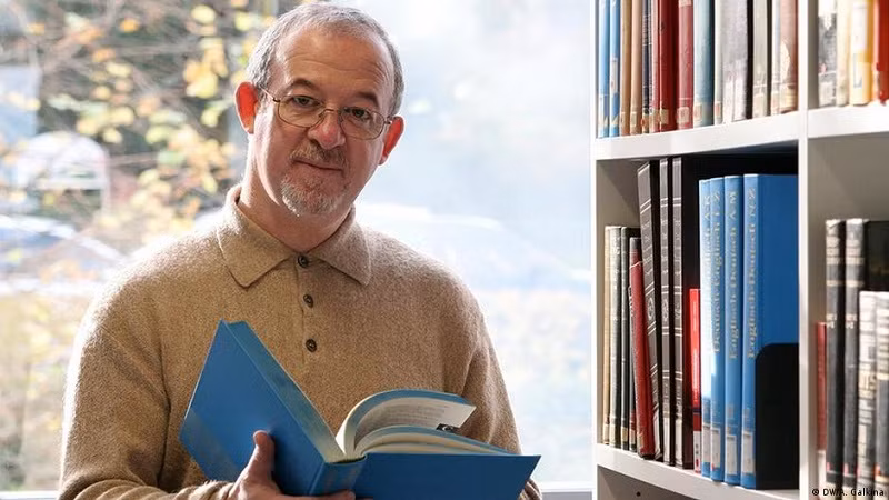 Ông Efim Schuhmann – tác giả bài báo.