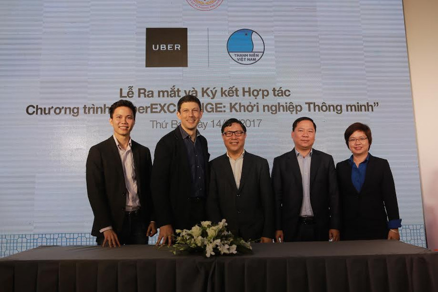 Đại diện các bên ký biên bản thoả thuận hợp tác UberEXCHANGE