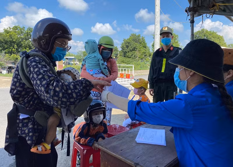 Đà Nẵng đón học sinh trở về thành phố qua các chốt kiểm dịch.