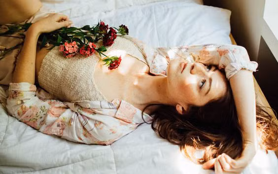 2 tư thế ngủ nếu nằm lâu dễ khiến phụ nữ tổn thương tử cung và "vòng 1" 