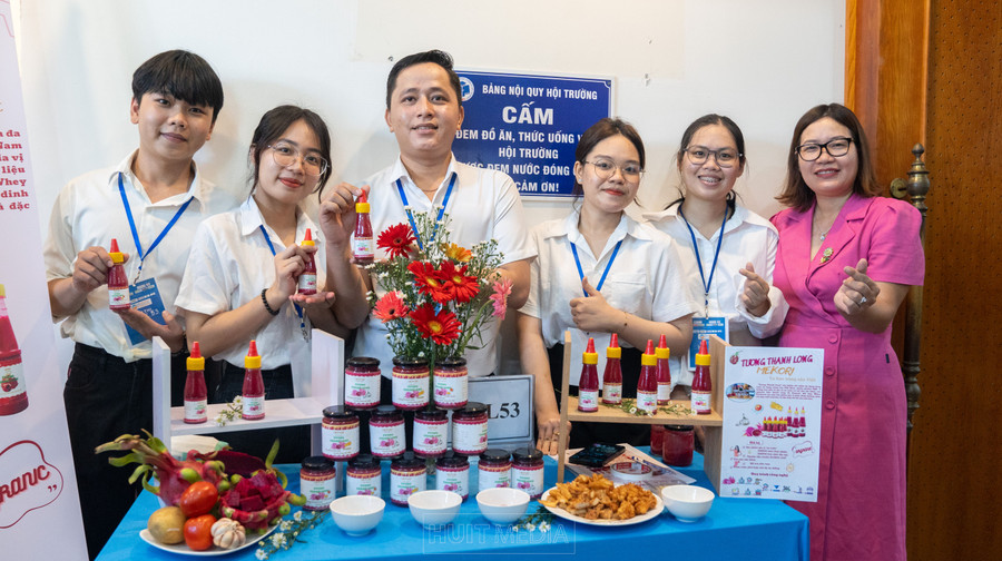 Một cuộc thi khởi nghiệp cho sinh viên tại Trường Đại học Công Thương TPHCM. Trường được thí điểm đổi mới cơ chế hoạt động theo hướng tự chủ giai đoạn 2015 - 2017. Ảnh: HUIT Một cuộc thi khởi nghiệp cho sinh viên tại Trường Đại học Công Thương TPHCM. Trường được thí điểm đổi mới cơ chế hoạt động theo hướng tự chủ giai đoạn 2015 - 2017. Ảnh: HUIT