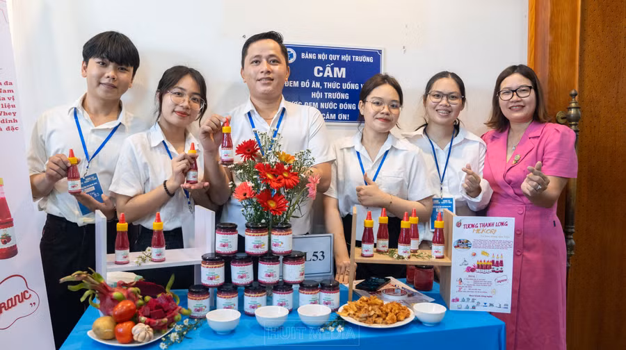 Một cuộc thi khởi nghiệp cho sinh viên tại Trường Đại học Công Thương TPHCM. Trường được thí điểm đổi mới cơ chế hoạt động theo hướng tự chủ giai đoạn 2015 - 2017. Ảnh: HUIT