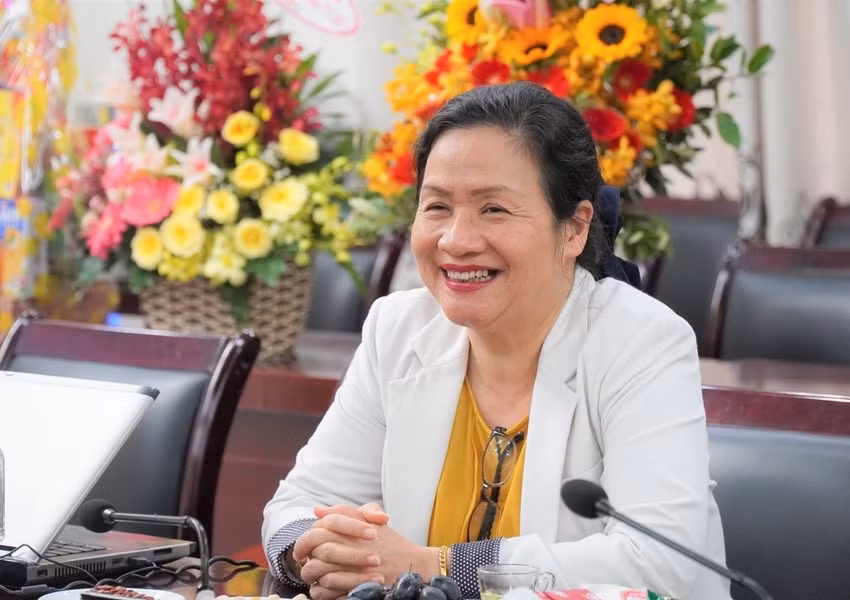 Nhà giáo ưu tú Lê Thị Kim Oanh - nguyên Phó Hiệu trưởng Trường ĐH Bách khoa, ĐH Đà Nẵng