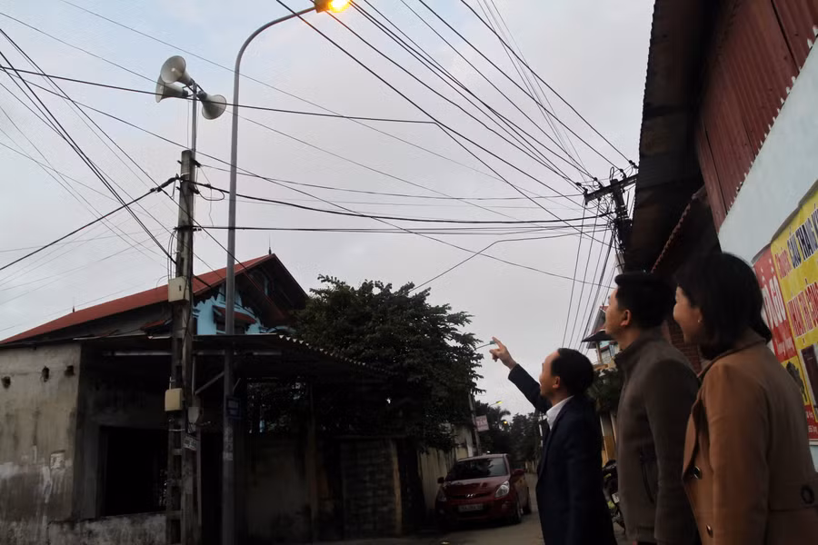 “Tiếng trống học bài” là hiệu lệnh học tập được truyền tải qua hệ thống loa truyền thanh trong xã. Ảnh: Lan Anh