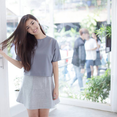 Gợi ý mẹo chọn váy đẹp cho người chân to - Ảnh 1 Goi y meo chon vay dep cho nguoi chan to - Anh 1