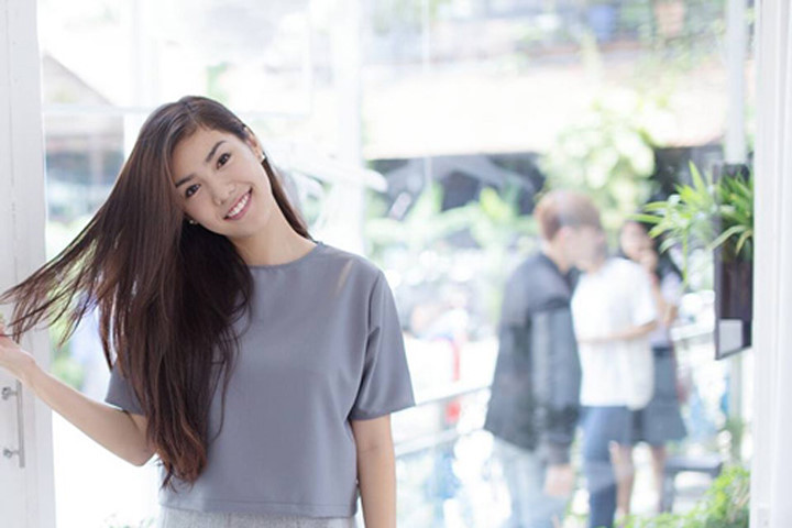 Gợi ý mẹo chọn váy đẹp cho người chân to