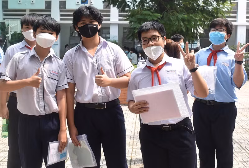 Các thí sinh dự thi vào lớp 10 năm 2022 tại điểm thi Trường THCS Bàn Cờ (Quận 3, TPHCM). Ảnh: C.Chương