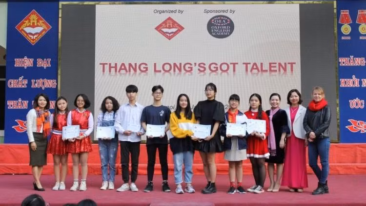 Cô hiệu trưởng nêu gương tự học ngoại ngữ 