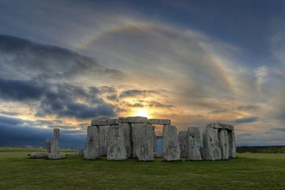 Top 5 giả thuyết kỳ lạ về bãi đá cổ Stonehenge