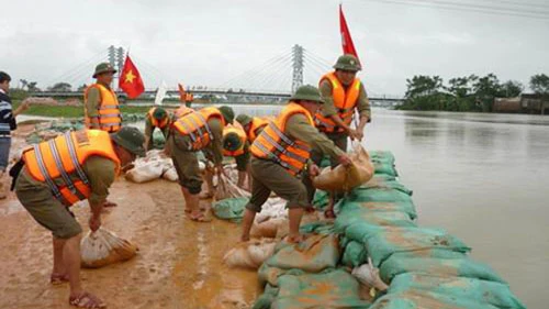 Mỗi mùa bão lũ, mọi lực lượng được huy động cùng phòng chống (Ảnh minh họa)