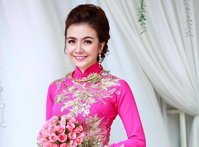 Ái Châu duyên dáng trong 3 bộ áo dài ngày cưới ảnh 1 Ái Châu duyên dáng trong 3 bộ áo dài ngày cưới ảnh 1