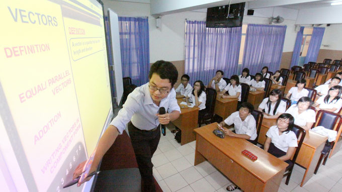 Giải pháp giúp giáo viên, học sinh dạy - học môn chuyên bằng tiếng Anh