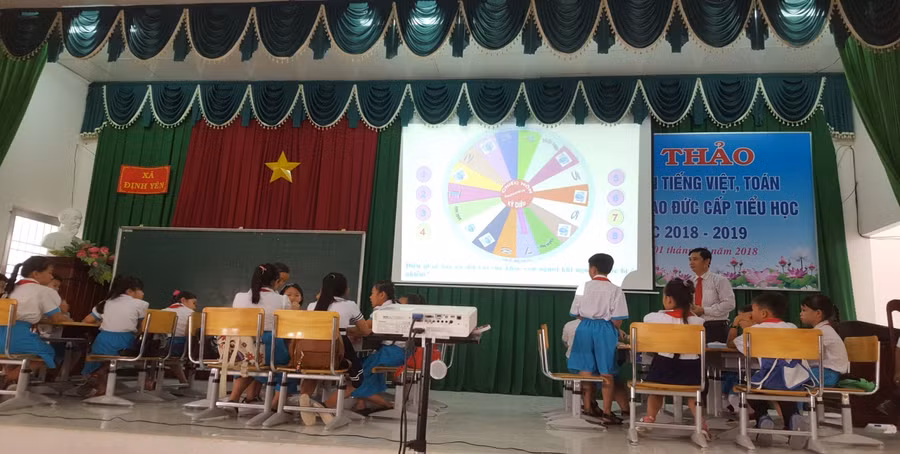 Tổ chuyên môn Toán Tiểu học Đồng Tháp tham gia hội thảo tại huyện Lấp Vò