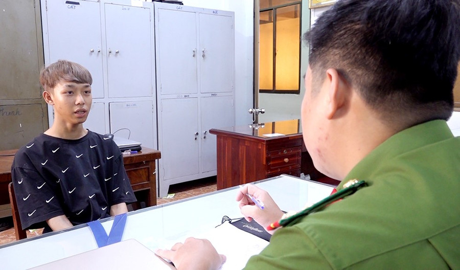 Nguyễn Nguyên Thành khai nhận tại Cơ quan Công an. (Ảnh: Tiến Tầm) Nguyễn Nguyên Thành khai nhận tại Cơ quan Công an. (Ảnh: Tiến Tầm)