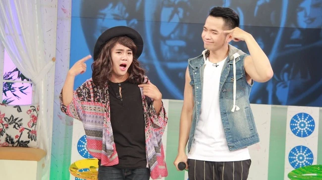 Phạm Hồng Phước nhí nhảnh cùng “phiên bản lỗi” của Hương Giang Idol
