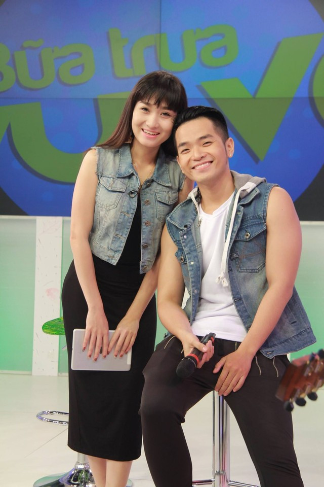 Phạm Hồng Phước nhí nhảnh cùng “phiên bản lỗi” của Hương Giang Idol ảnh 1 Phạm Hồng Phước và MC Thanh Huyền