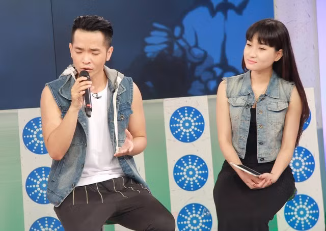 Phạm Hồng Phước nhí nhảnh cùng “phiên bản lỗi” của Hương Giang Idol ảnh 4