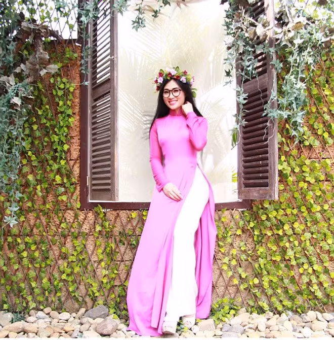 Hiện tại, chị Đinh Thu Hạnh đang làm giảng viên, kiêm PGĐ tại một Trung tâm đào tạo nhân lực có tiếng ở Hà Nội. Ngoài công việc riêng của mình, chị Hạnh là người mẹ đảm đang và nuôi dạy con rất khéo. Hiện tại, chị Đinh Thu Hạnh đang làm giảng viên, kiêm PGĐ tại một Trung tâm đào tạo nhân lực có tiếng ở Hà Nội. Ngoài công việc riêng của mình, chị Hạnh là người mẹ đảm đang và nuôi dạy con rất khéo.