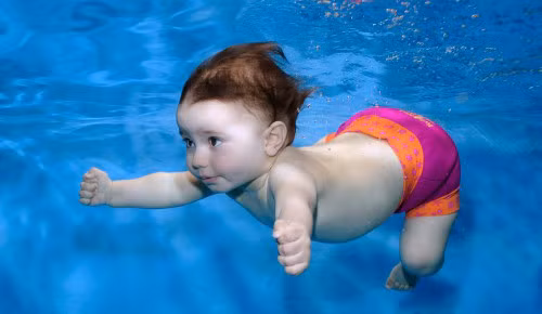 Cách dạy con tập bơi khi bố mẹ không biết bơi Cách dạy con tap boi khi bó mẹ khong bíet boi