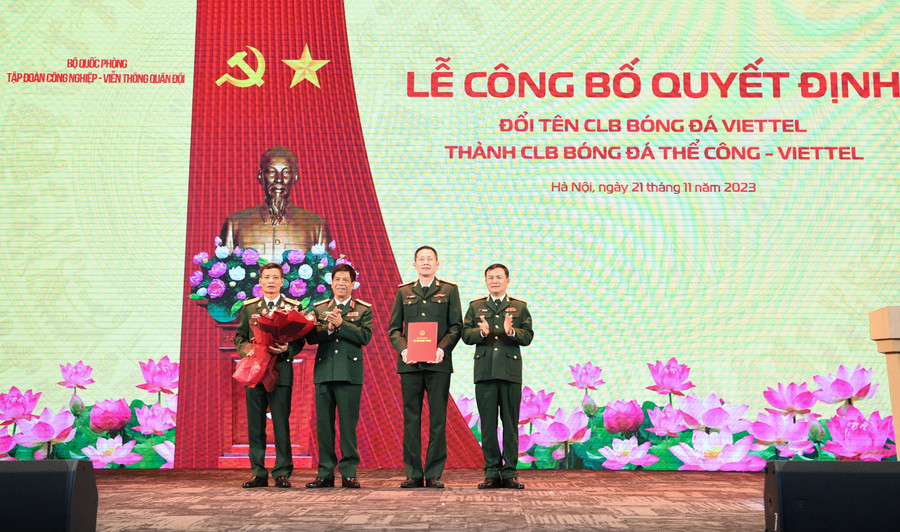 Lễ công bố quyết định đổi tên CLB bóng đá Viettel thành CLB bóng đá Thể Công - Viettel được tổ chức chiều 21/11 tại Hà Nội. Ảnh: INT.