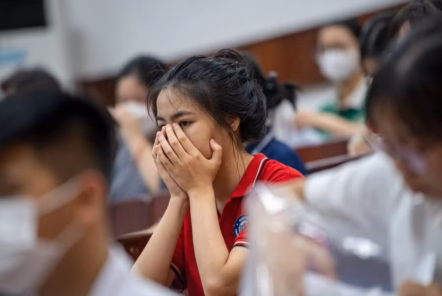 Học sinh có thể mệt mỏi vì lịch học chính và học thêm không được sắp xếp khoa học. Ảnh minh họa: INT