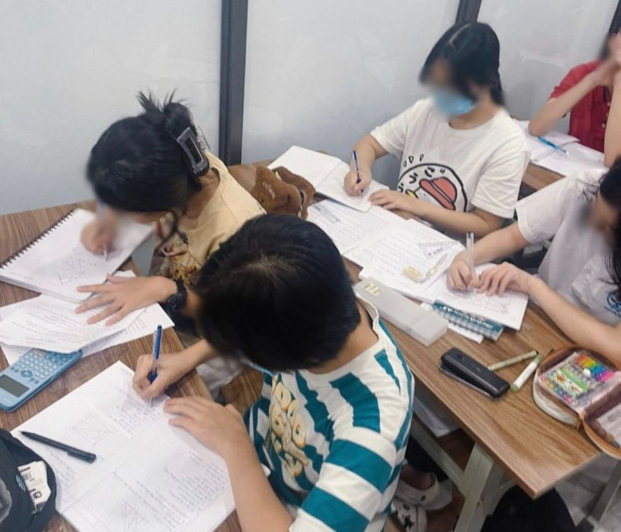 Quản lý dạy thêm để học sinh có cơ hội tiếp cận giáo viên giỏi. Ảnh minh họa: ITN Quản lý dạy thêm để học sinh có cơ hội tiếp cận giáo viên giỏi. Ảnh minh họa: ITN