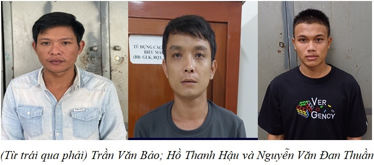 Nhóm 4 nam, 1 nữ bắt người trái pháp luật bị tạm giữ. (Ảnh: Nghiêm Túc). Nhóm 4 nam, 1 nữ bắt người trái pháp luật bị tạm giữ. (Ảnh: Nghiêm Túc).